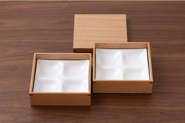 正方形白木箱（小）二段 4ツ仕切プレート