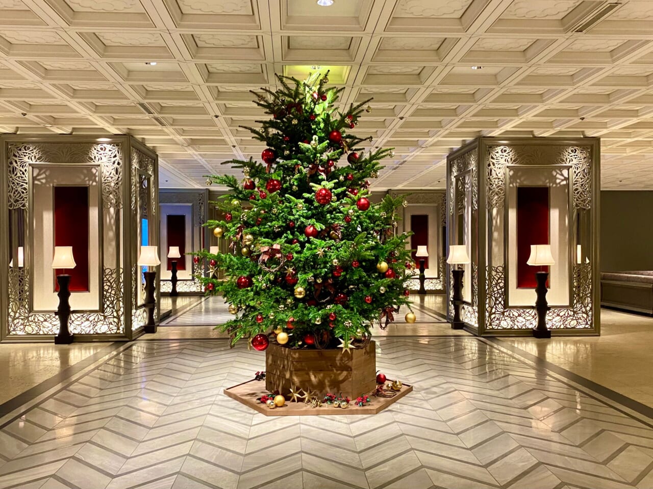 東京プリンスホテルロビーに飾られていたクリスマスツリー
