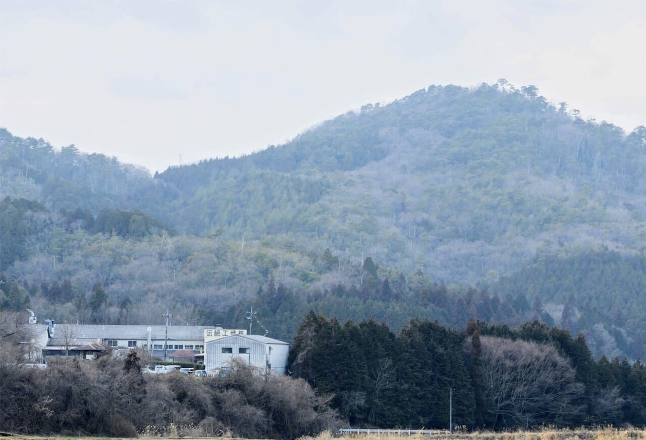 広島県府中市の山の中に工場があります。