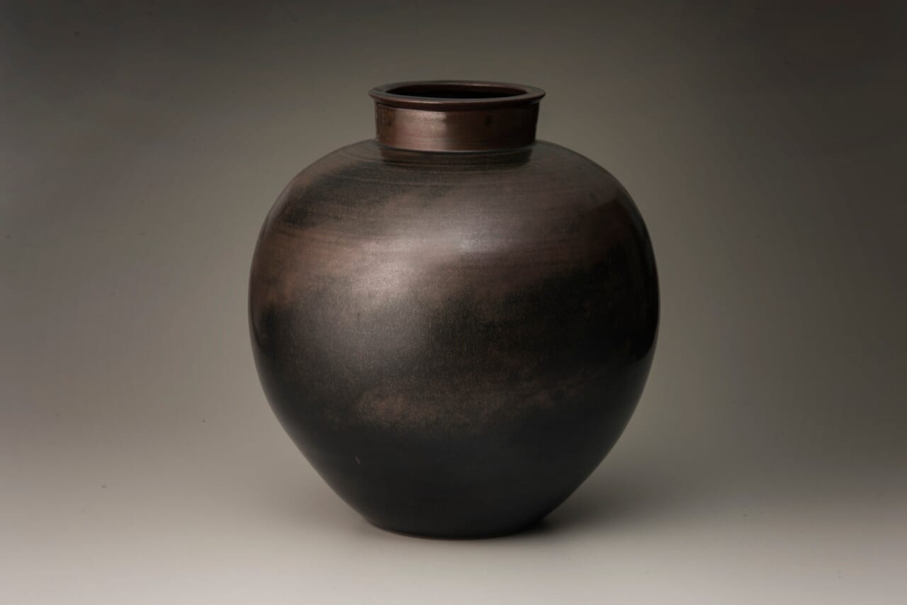 黒薩摩花瓶　33×35.5cm　550,000円