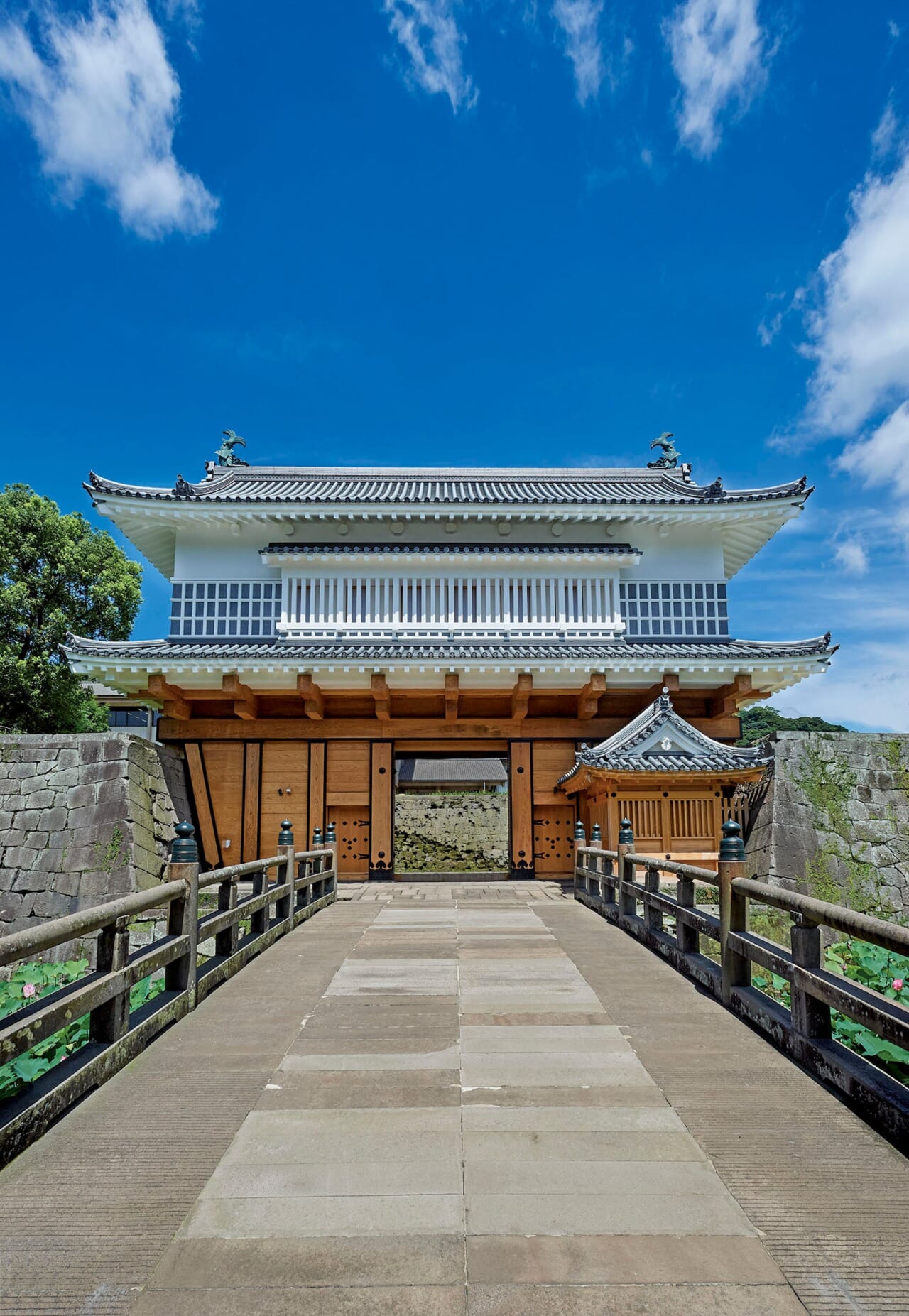 (写真：御楼門／提供：鹿児島県)