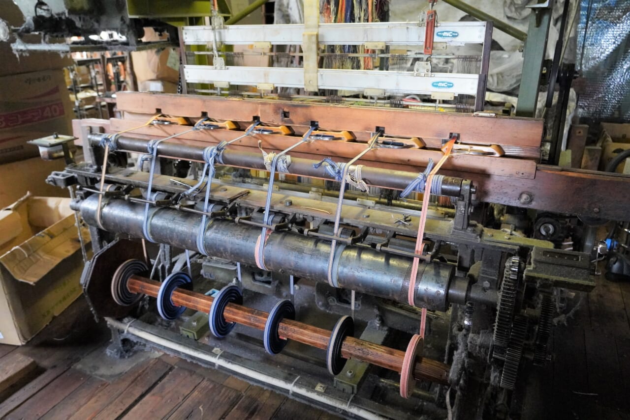 藤井リボン工場の真田紐を織る織機