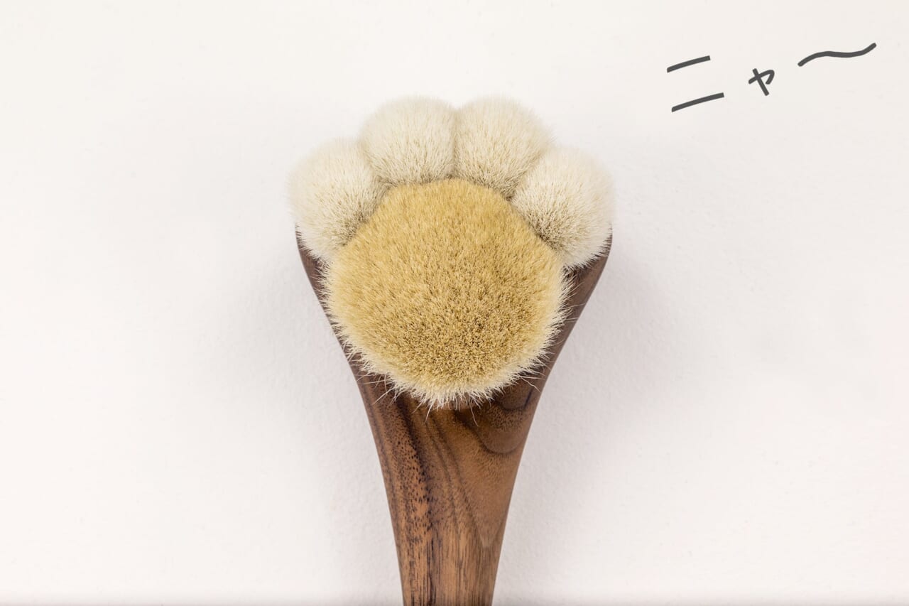 熊野筆の形がネコの肉球の形に。