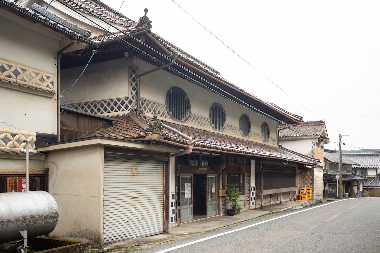 明治末期から現存する蔵で、岡山県産の材料を使って造る日本酒酒造