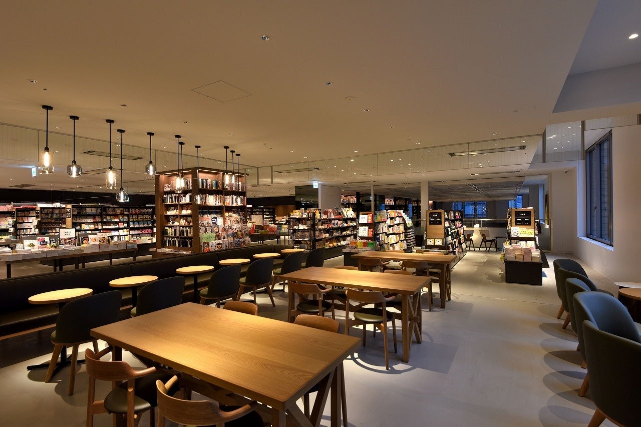 BOOK＆CAFEスタイルの店内