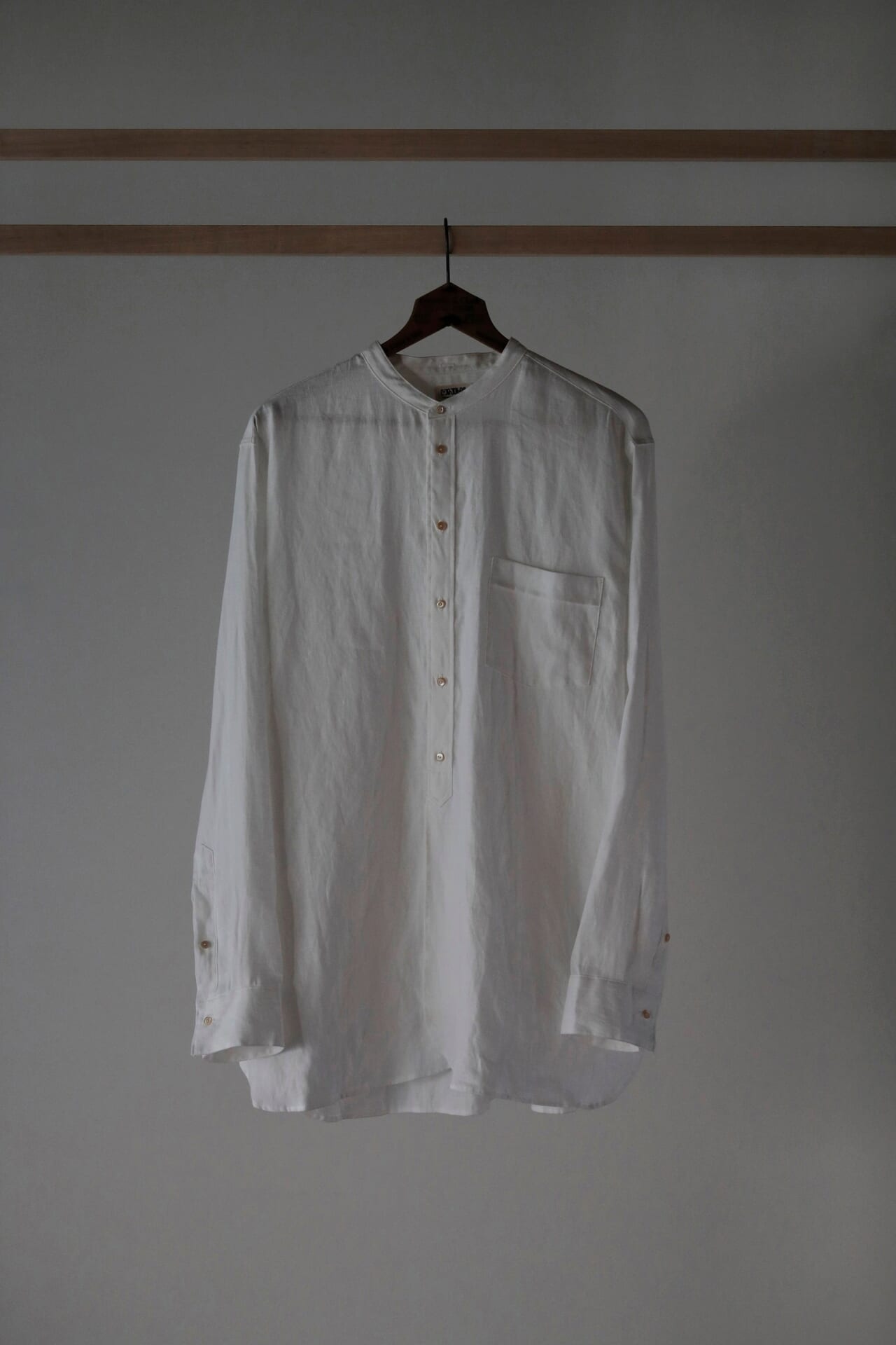 ニューヨークで発見した1910年代のドレスシャツをベースに製作したアイテム。 Lot.104 Band Collar Shirt  38,500円