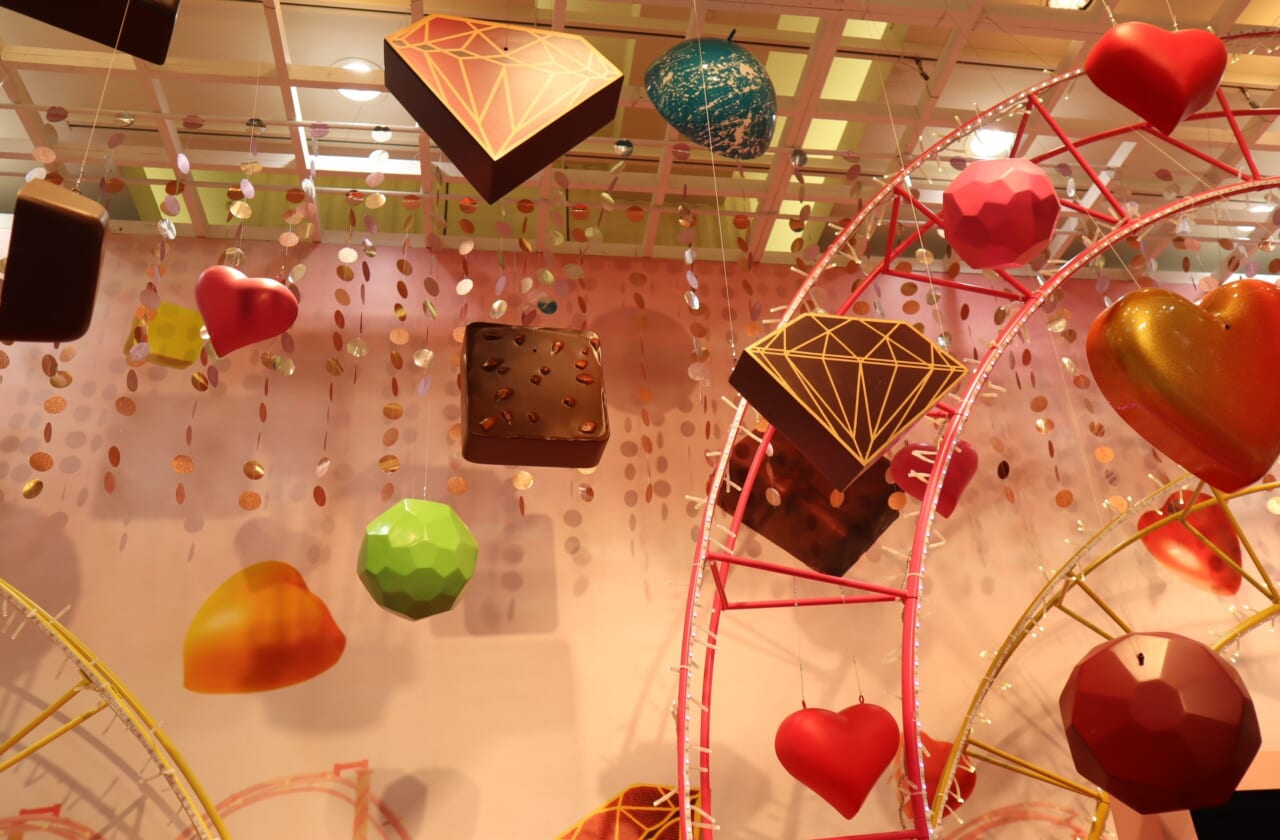 アムール・デュ・ショコラ開催時に1階正面ステージで使用したチョコレートの装飾